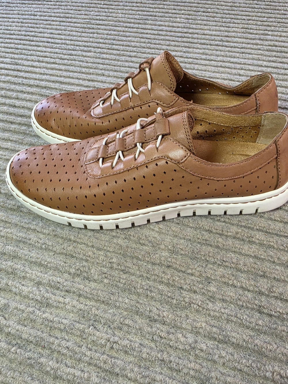 Born Women's Amaya Perforated Leather Slip On Sneakers Brown 7.5 Retail $13